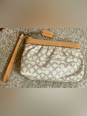 Coach Signature Pleated Zipper Pouch Wallet Clutch Ivory/Gray